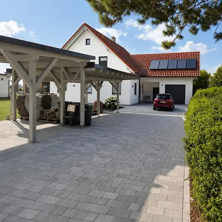 Modern With Balcony & Panoramic View Appartamento Tirschenreuth